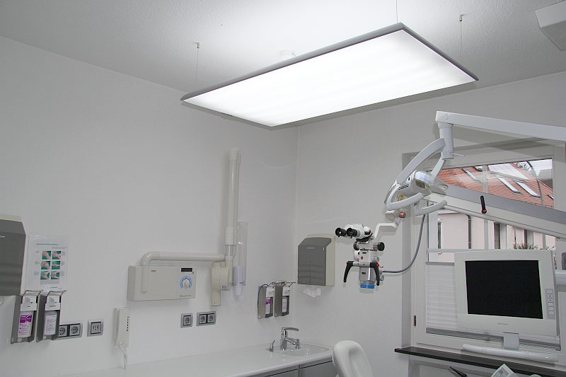 Raumbeleuchtung speziell für die zahnärztliche Chirurgie
